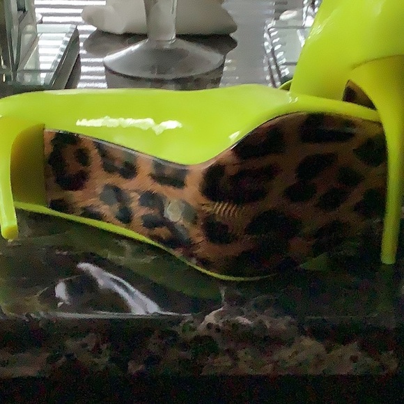 Shoes - Picture 3 of 3